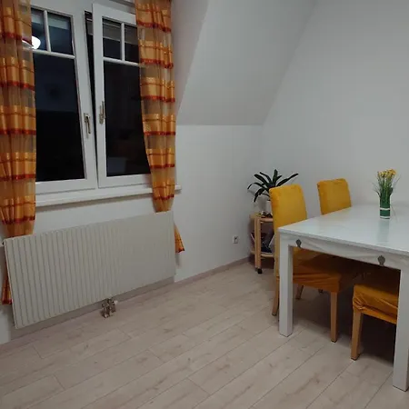 Alex & Nicol アパート